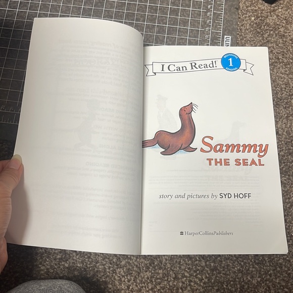 Mac & Cheese and Sammy the Seal level 1 reader books - Picture 13 of 16